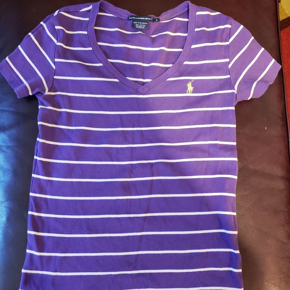 V-neck t-shirt